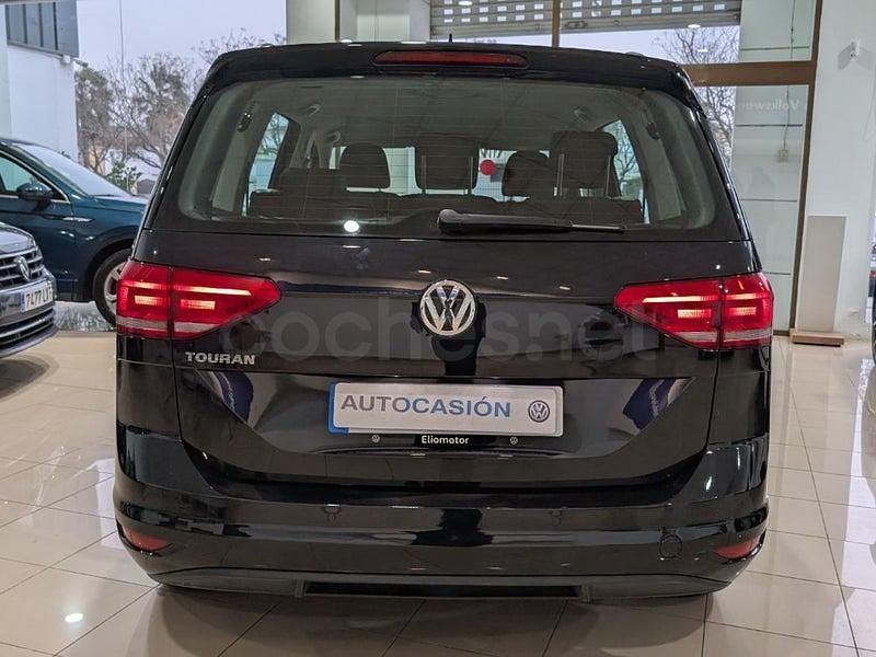 Usado VW Touran Business 116 CV (85 kW) 2020 Negro Monovolumen