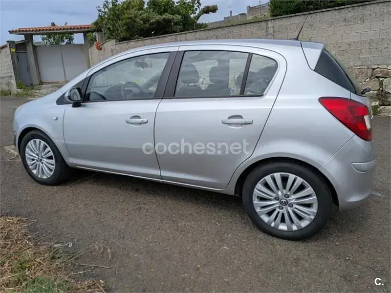 Usado Opel Corsa Selective 75 CV (55 kW) 2014 Gris / plata Utilitario