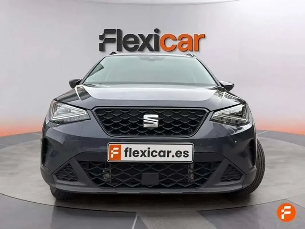 Usado Seat Arona Style 110 CV (80 kW) 2024 Gris SUV