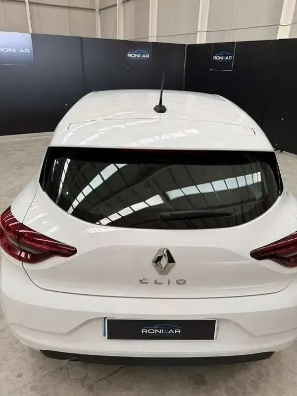 Usado Renault Clio Equilibre 101 CV (74 kW) 2022 Blanco Utilitario