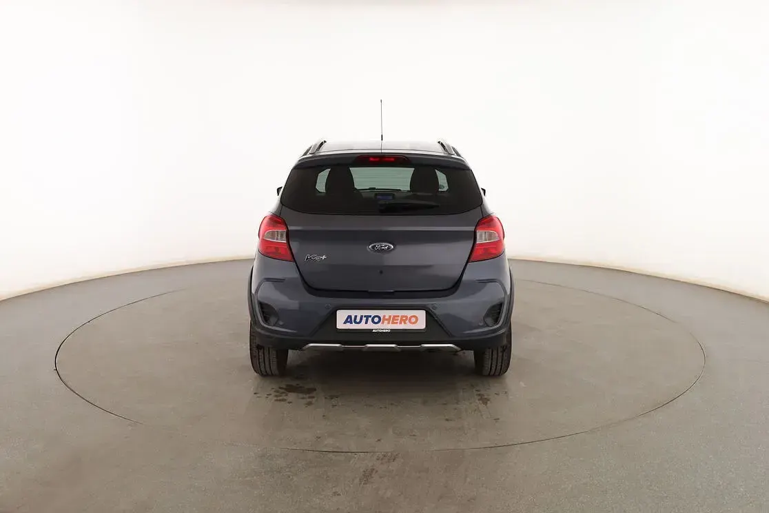 Usado Ford Ka Plus Active 86 CV (63 kW) 2018 Gris Utilitario
