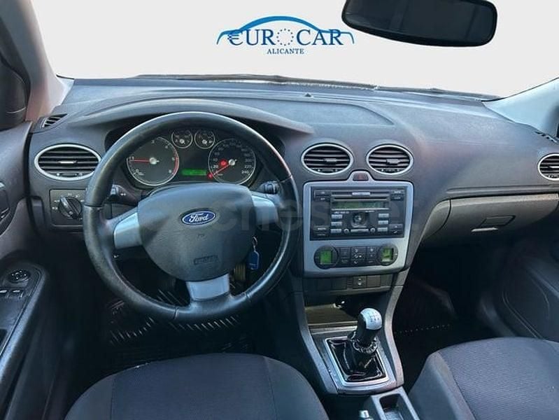 Usado Ford Focus Ghia 136 CV (100 kW) 2006 Azul Berlina
