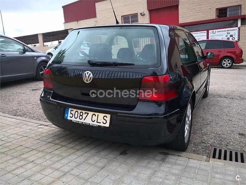 Negro Usado 2003 VW Golf IV Advance Berlina | 2800 € (Precio justo) - Imagen 1/4