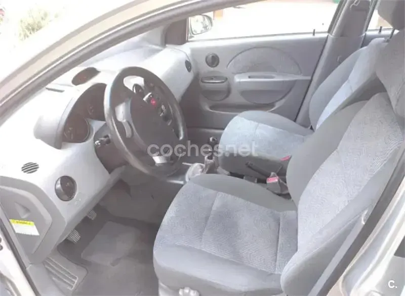Usado Chevrolet Kalos 83 CV (61 kW) 2004 Gris / plata Berlina