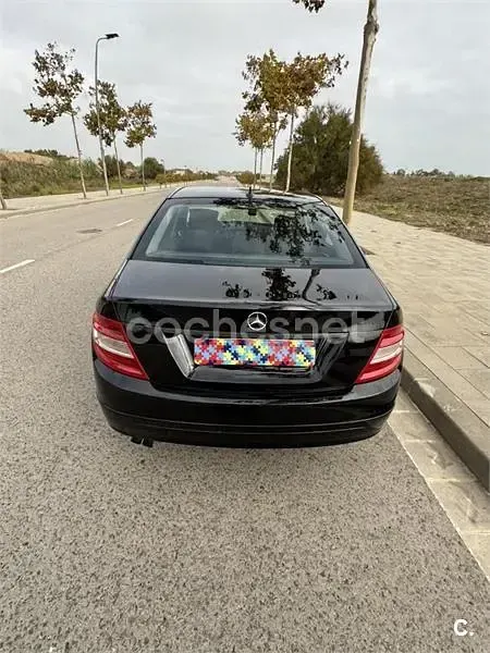 Usado Mercedes C200 Elegance 136 CV (100 kW) 2009 Negro Berlina