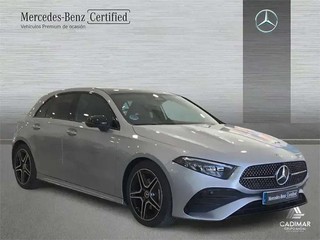 Usado Mercedes A180 136 CV (100 kW) 2025 Plata hightech Berlina
