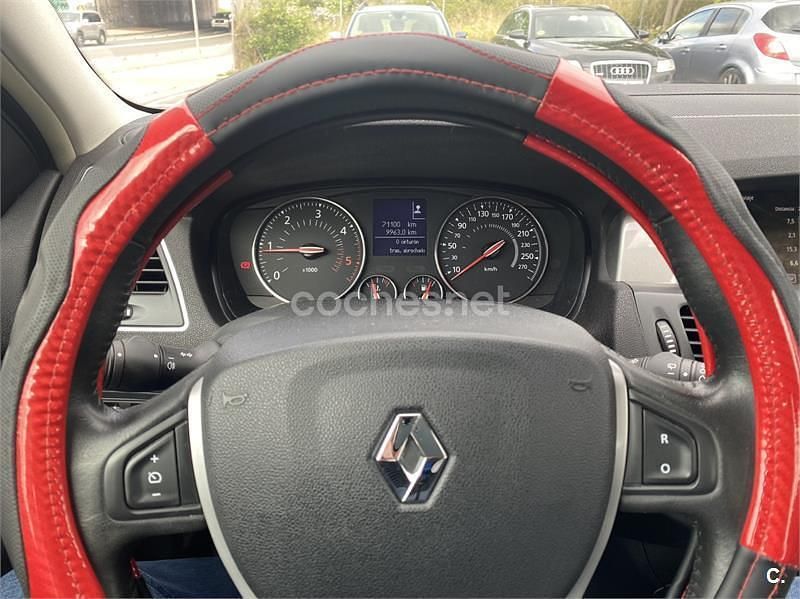 Usado Renault Laguna III Dynamique 130 CV (95 kW) 2014 Negro Berlina