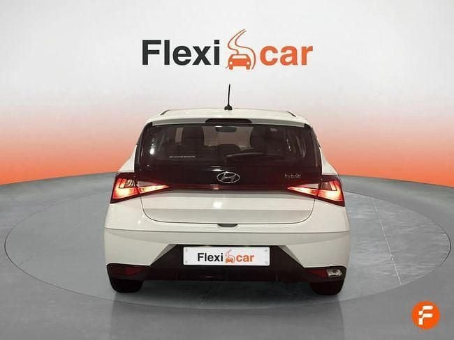 Usado Hyundai i20 100 CV (73 kW) 2021 Blanco Berlina