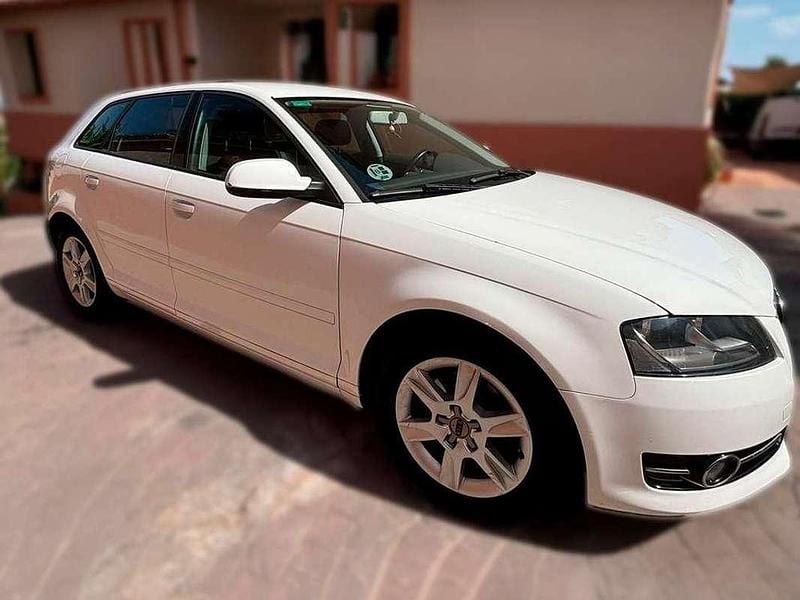Usado Audi A3 Sportback Ambition 140 CV (102 kW) 2010 Blanco Utilitario