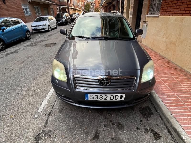 Gris / plata Usado 2005 Toyota Avensis Sol Familiar | 2800 € (Precio justo) - Imagen 1/4