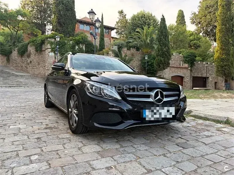 Usado Mercedes C220 170 CV (125 kW) 2014 Negro Familiar