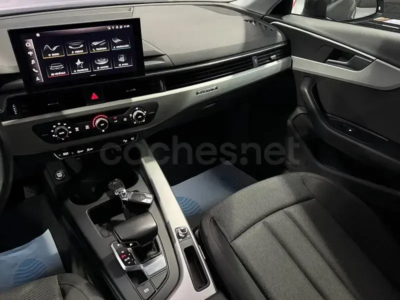 Usado Audi A4 Allroad 204 CV (150 kW) 2023 Gris / plata Familiar