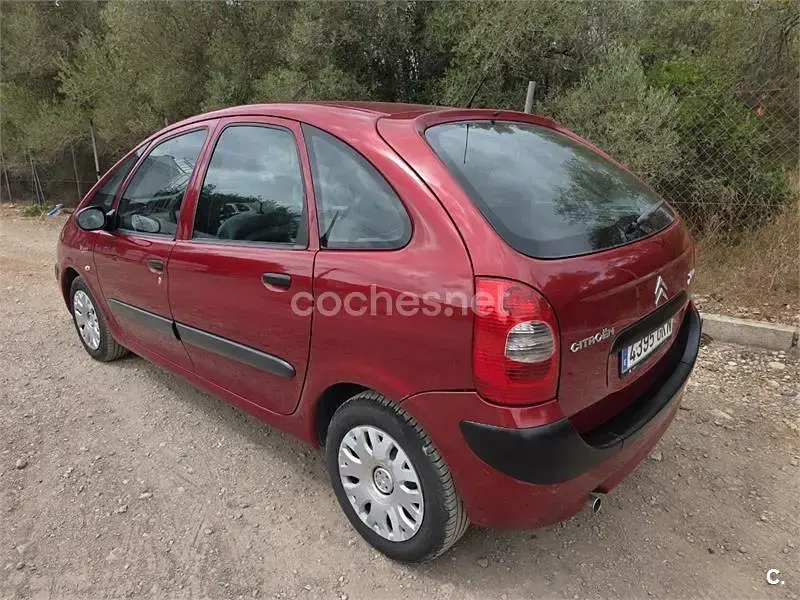 Usado Citroën Xsara Picasso Exclusive 110 CV (80 kW) 2009 Rojo Monovolumen