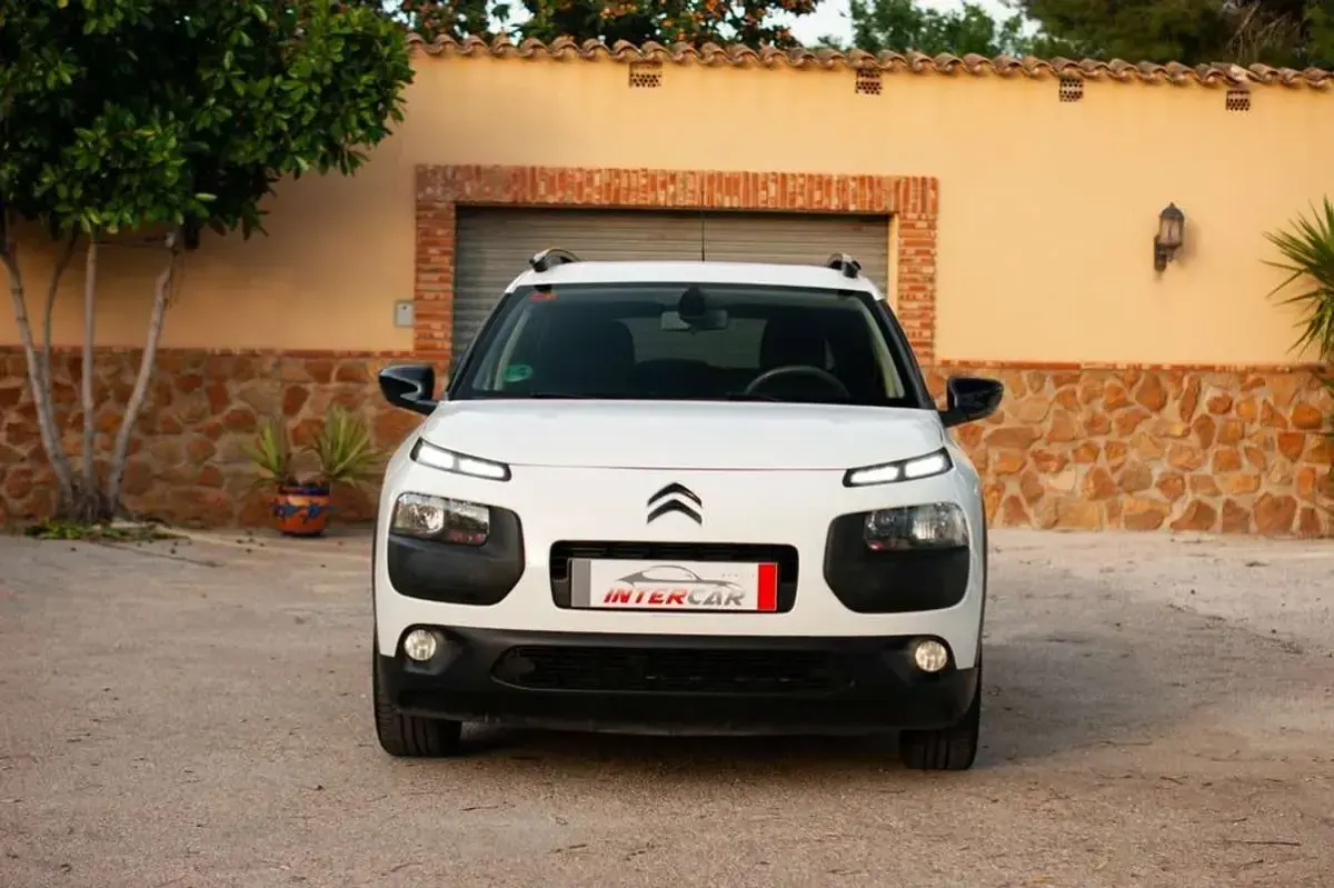 Usado Citroën C4 Cactus Feel 110 CV (80 kW) 2016 Blanco Utilitario