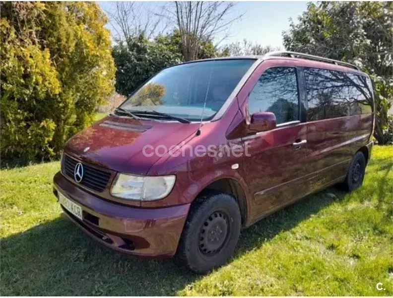 Usado Mercedes V230 143 CV (105 kW) 1998 Granate Monovolumen