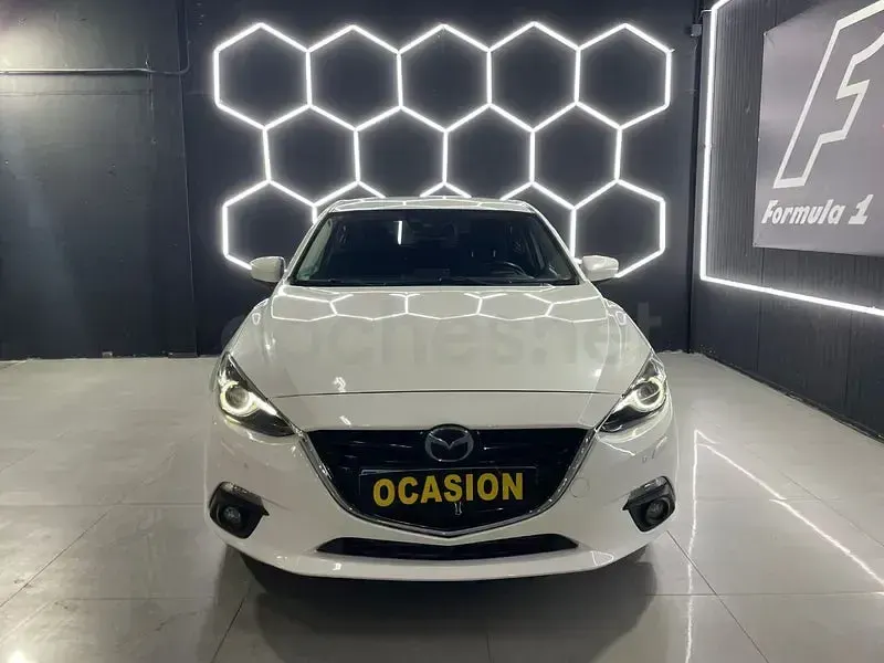 Usado Mazda 3 Luxury 150 CV (110 kW) 2014 Blanco Berlina