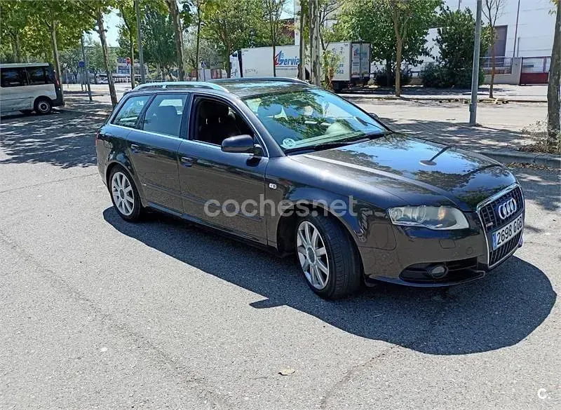 Usado Audi A4 140 CV (102 kW) 2008 Negro Familiar