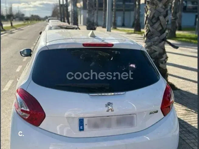 Usado Peugeot 208 Access 82 CV (60 kW) 2013 Blanco Utilitario