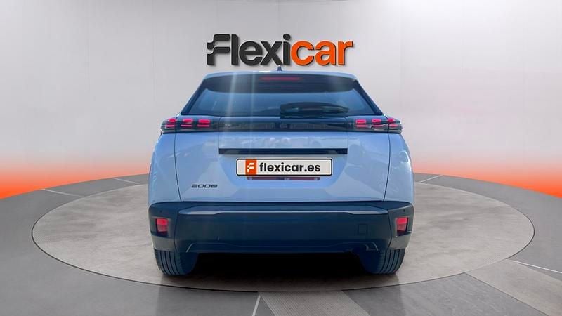 Usado Peugeot 2008 Active 101 CV (74 kW) 2023 Blanco SUV