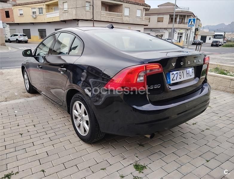 Usado Volvo S60 Summum 115 CV (84 kW) 2012 Negro Berlina