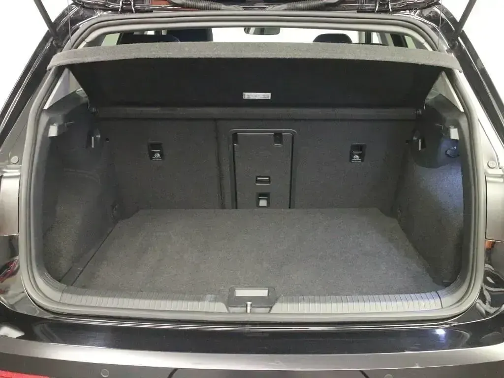Usado VW Golf VIII 115 CV (84 kW) 2025 Negro Berlina
