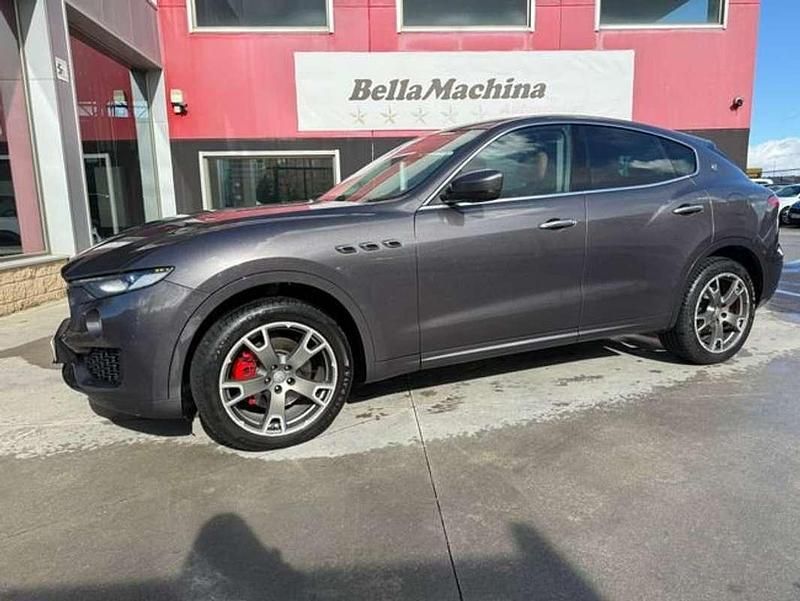 Usado Maserati Levante GranLusso 275 CV (202 kW) 2017 Gris SUV