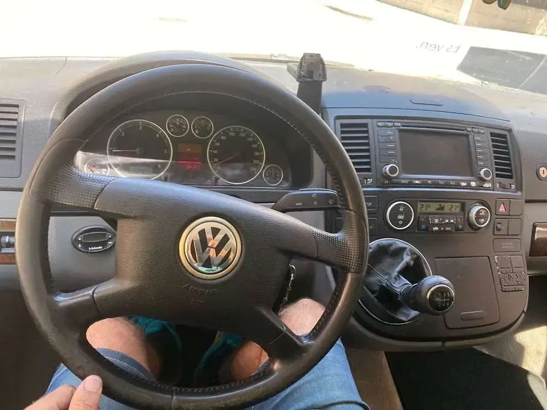 Usado VW Multivan Highline 174 CV (127 kW) 2004 Negro Monovolumen