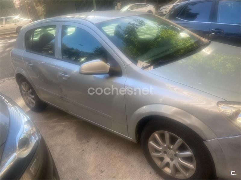 Gris / plata Usado 2007 Opel Astra Enjoy Berlina | 3500 € (Buen precio) - Imagen 1/4
