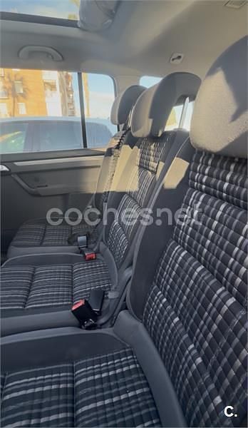 Usado VW Touran Sport 140 CV (102 kW) 2012 Negro Monovolumen