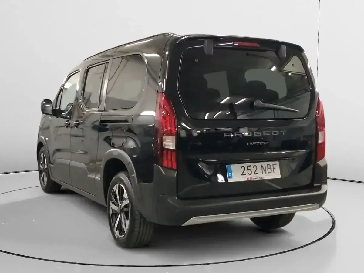 Usado Peugeot Rifter GT 131 CV (96 kW) 2025 Negro Monovolumen