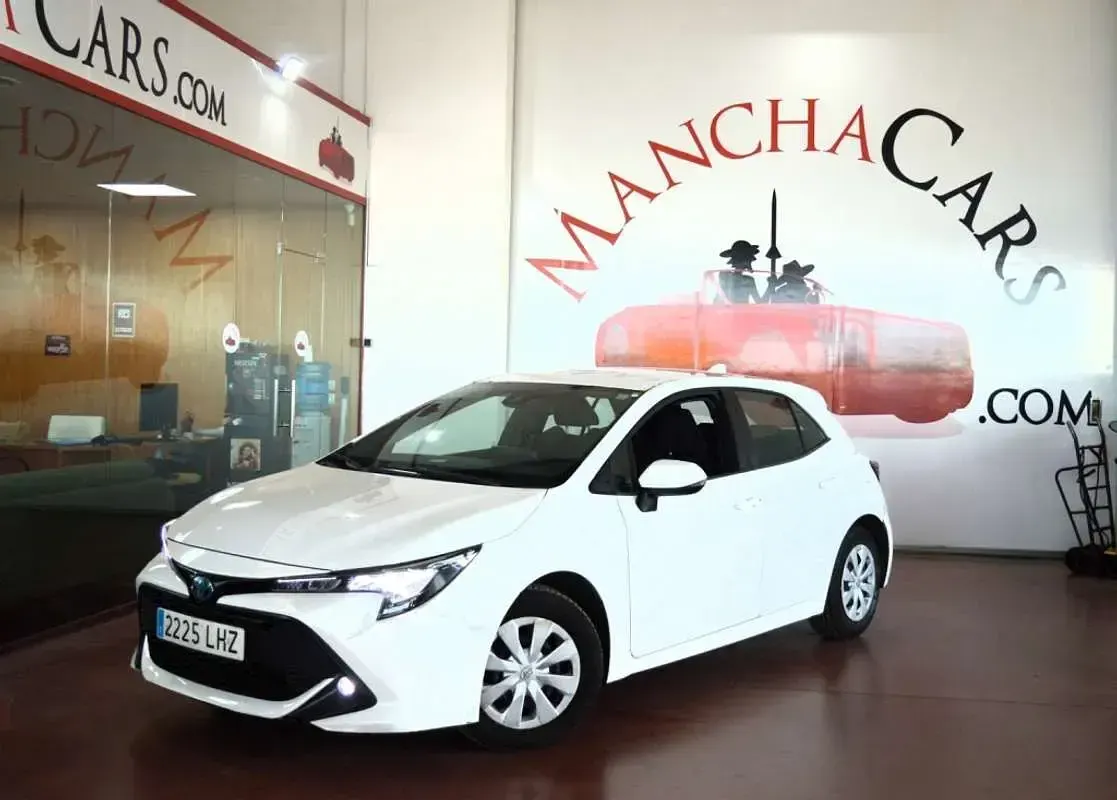 Begagnad Toyota Corolla Business Edition 122 HK (89 kW) 2020 Vit Sedan