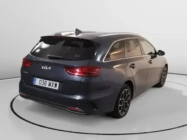 Usado Kia Ceed Style 101 CV (74 kW) 2025 Gris Utilitario