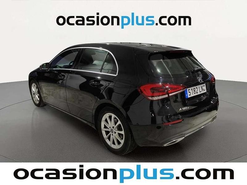 Usado Mercedes A180 116 CV (85 kW) 2021 Negro Utilitario