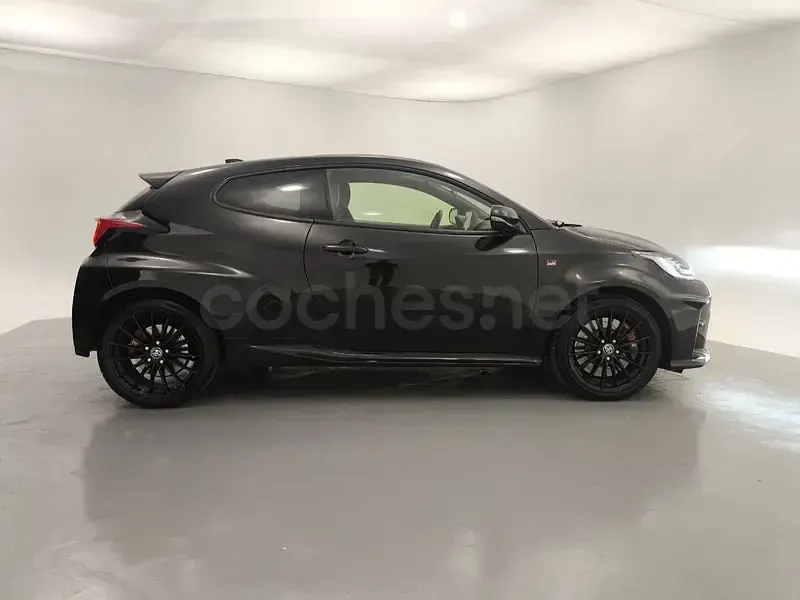 Usado Toyota Yaris 261 CV (191 kW) 2021 Negro Utilitario