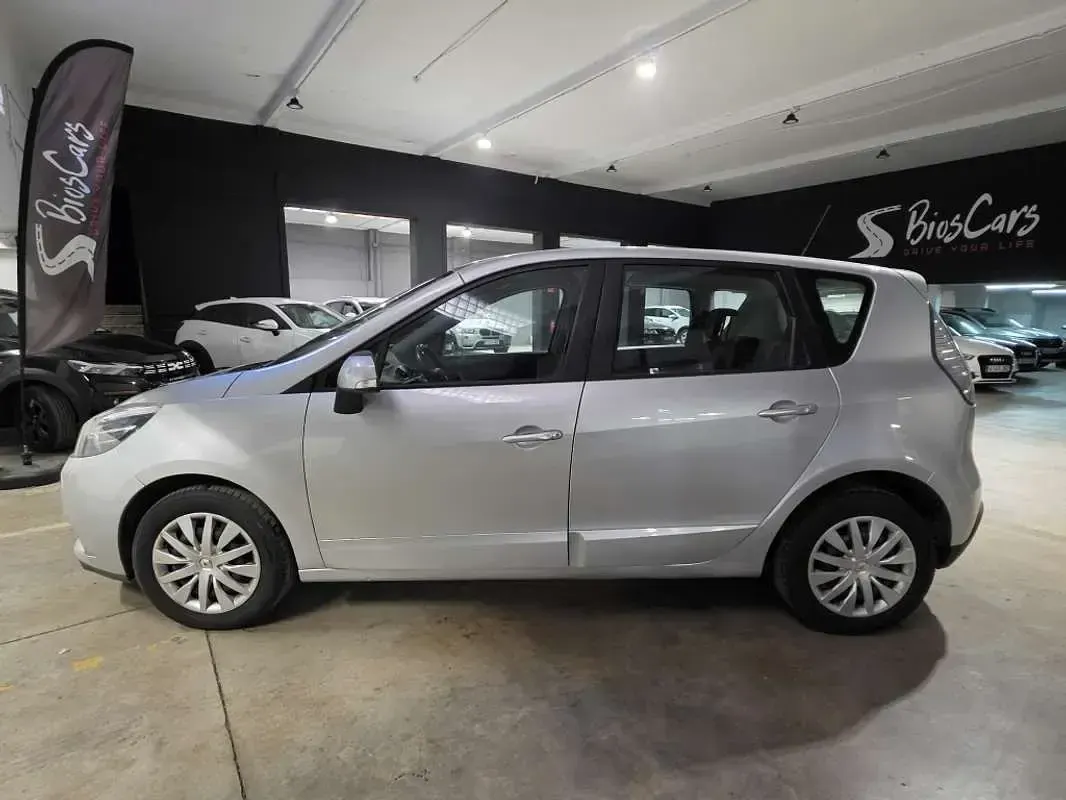 Usado Renault Scénic Expression 110 CV (80 kW) 2014 Gris Monovolumen