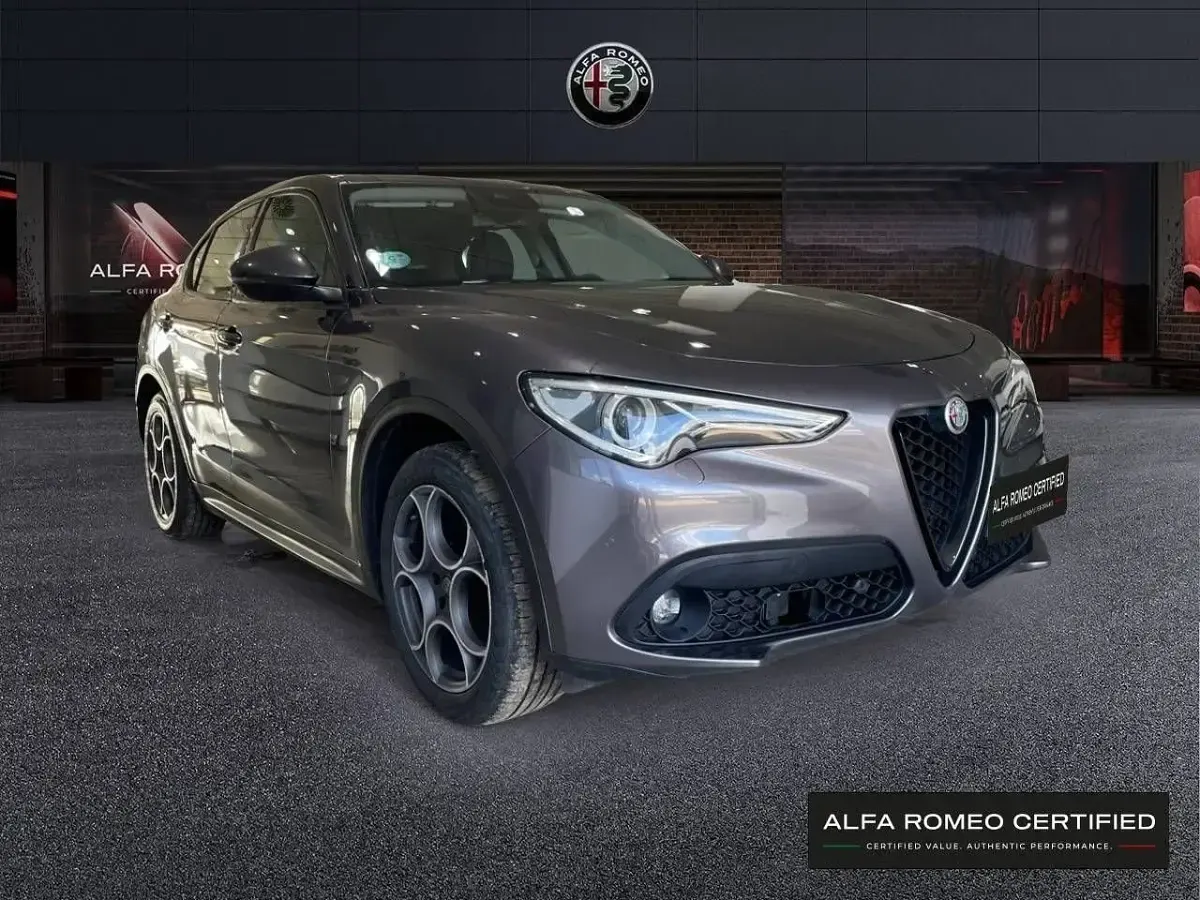 Usado Alfa Romeo Stelvio Sprint 190 CV (139 kW) 2020 Gris SUV