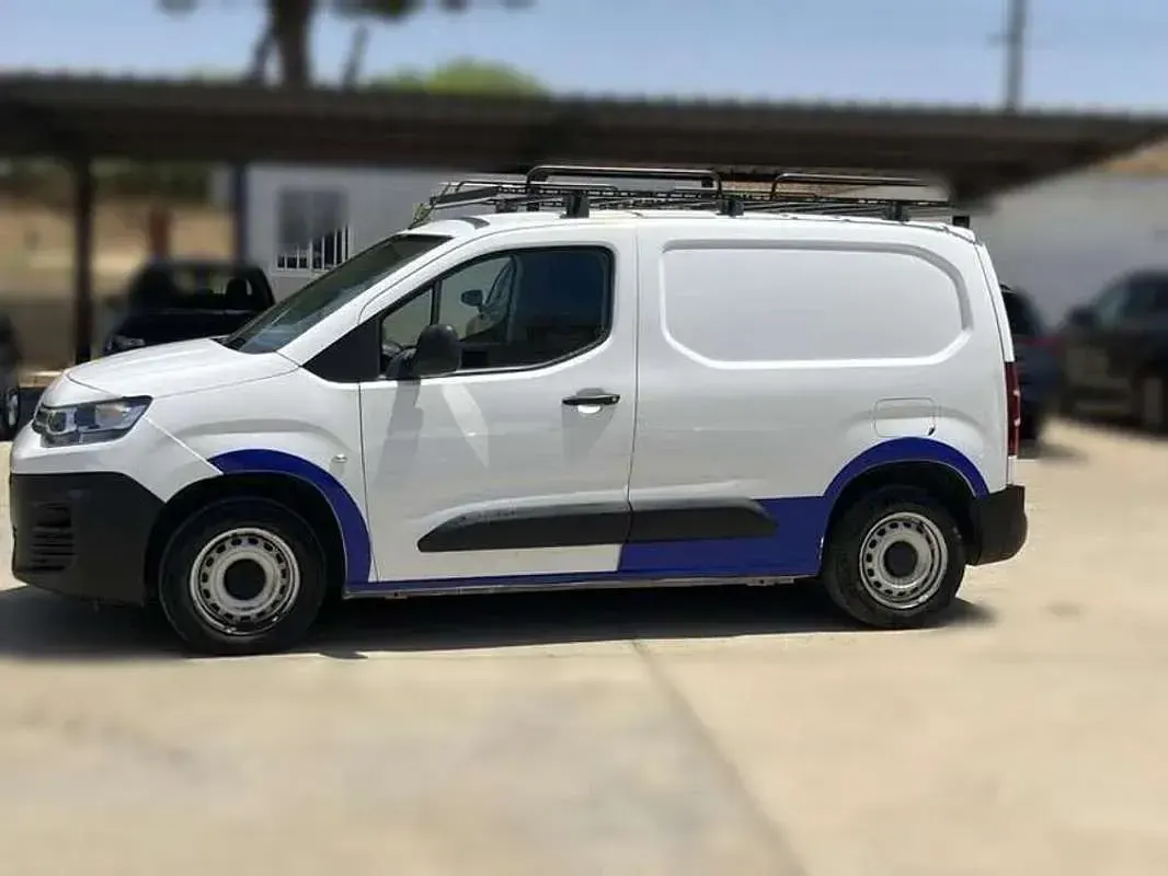 Usado Citroën Berlingo 102 CV (75 kW) 2021 Blanco Monovolumen