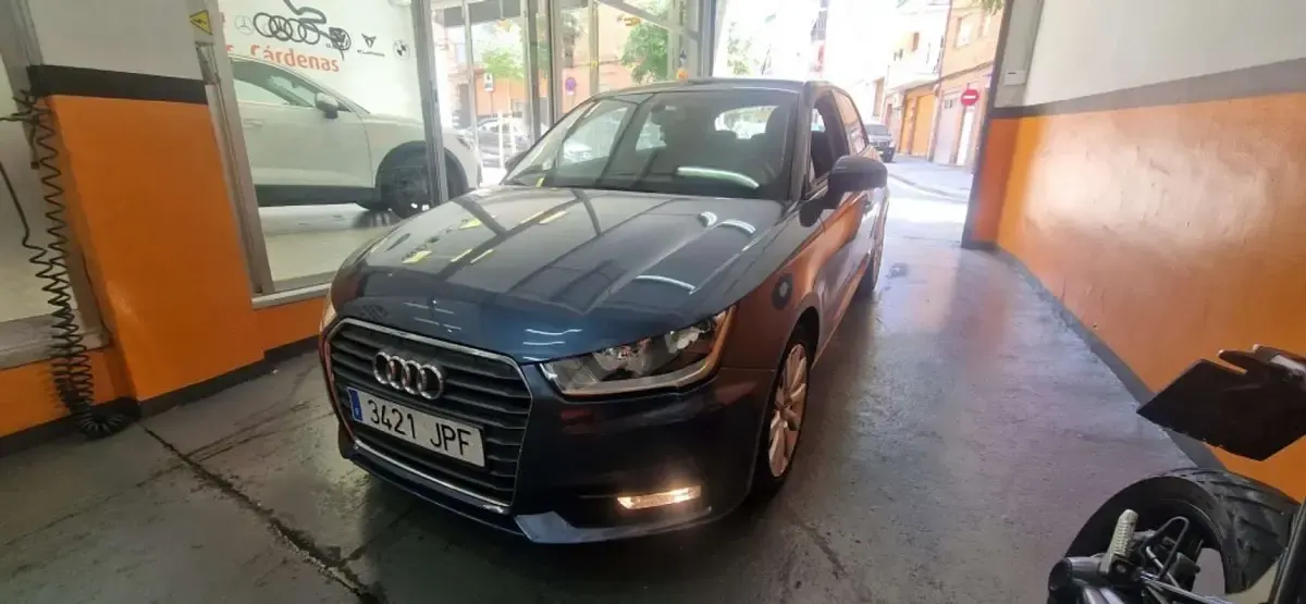 Usado Audi A1 Sportback Design 95 CV (69 kW) 2016 Gris Utilitario