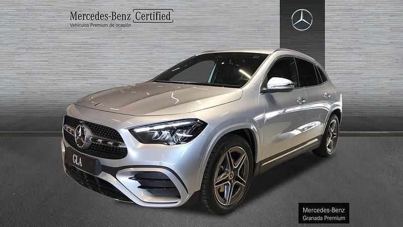 Gris Nuevo 2025 Mercedes GLA200 SUV | 46.900 € (Precio justo) - Imagen 1/4