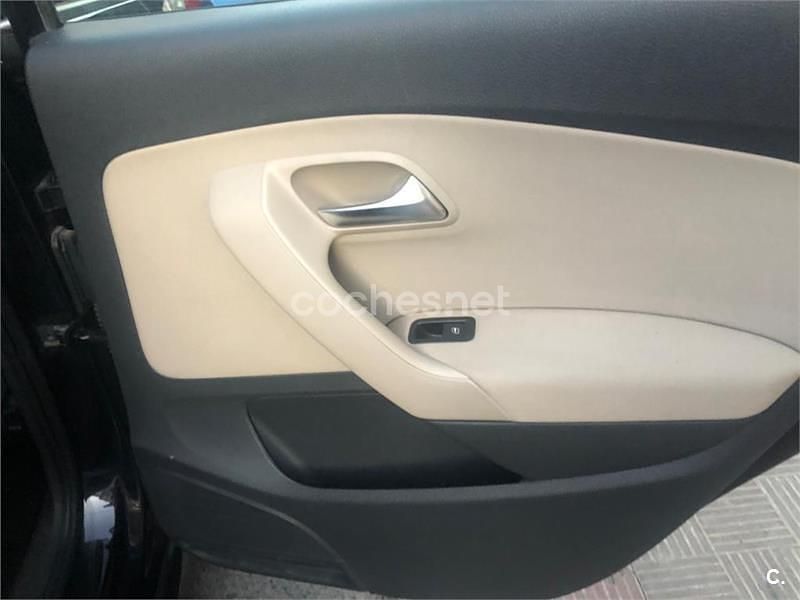 Usado VW Polo Advance 90 CV (66 kW) 2010 Negro Utilitario