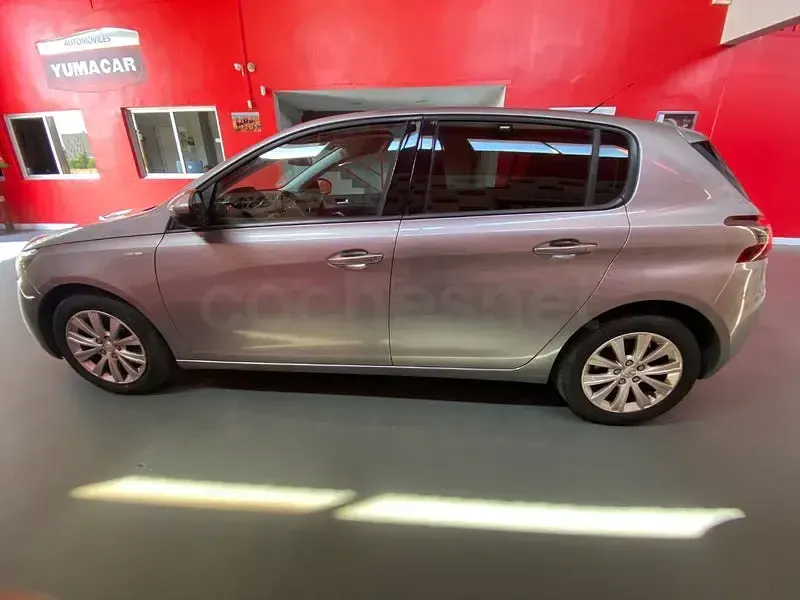 Usado Peugeot 308 Style 130 CV (95 kW) 2019 Gris / plata Berlina