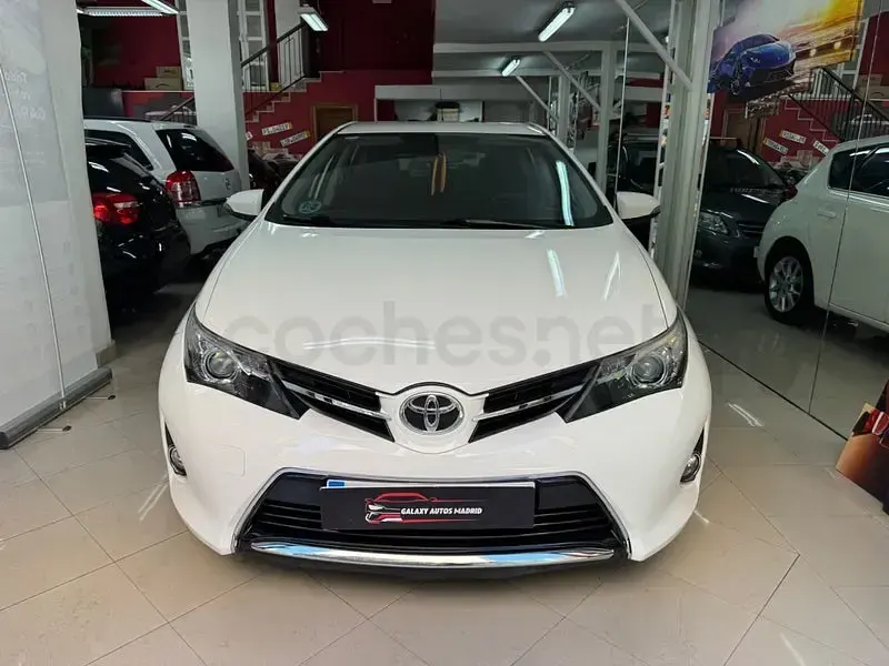 Usado Toyota Auris Active 132 CV (97 kW) 2013 Blanco Berlina