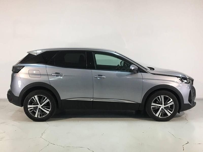 Usado Peugeot 3008 Allure 131 CV (96 kW) 2024 Gris SUV