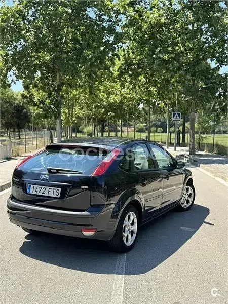 Usado Ford Focus Ghia 115 CV (84 kW) 2007 Negro Berlina