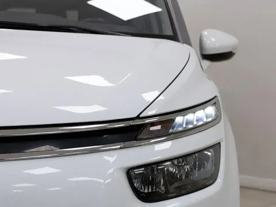 Usado Citroën C4 Live 130 CV (95 kW) 2015 Blanco Monovolumen