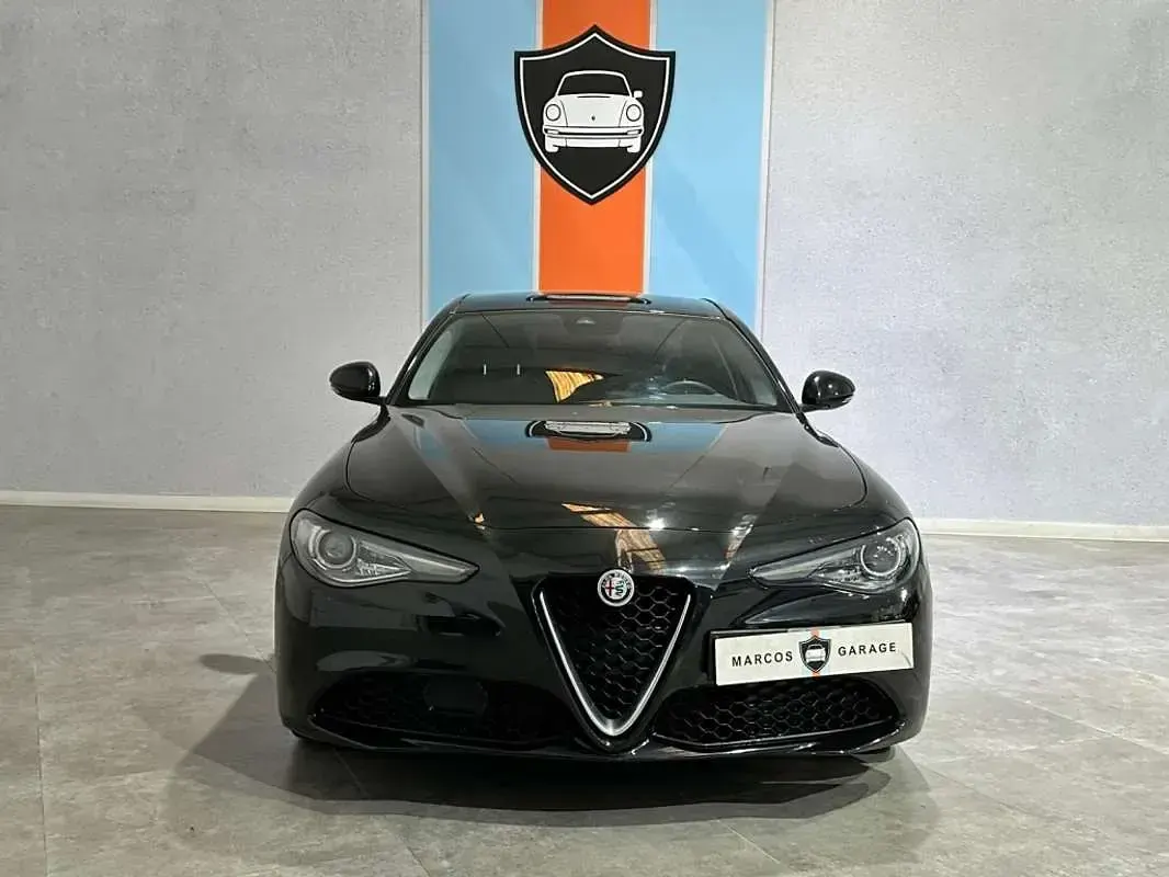 Usado Alfa Romeo Giulia 136 CV (100 kW) 2017 Negro Berlina