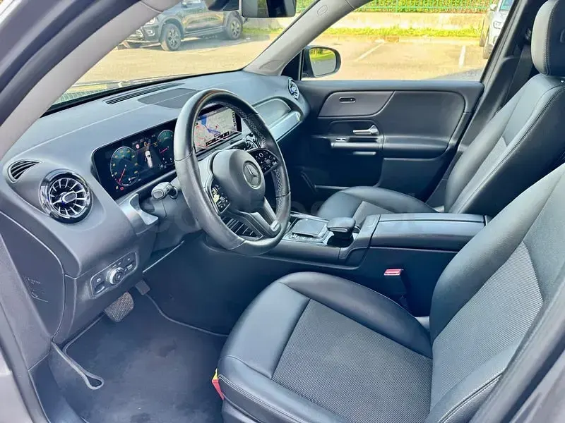 Usado Mercedes GLB200 150 CV (110 kW) 2020 Gris / plata SUV