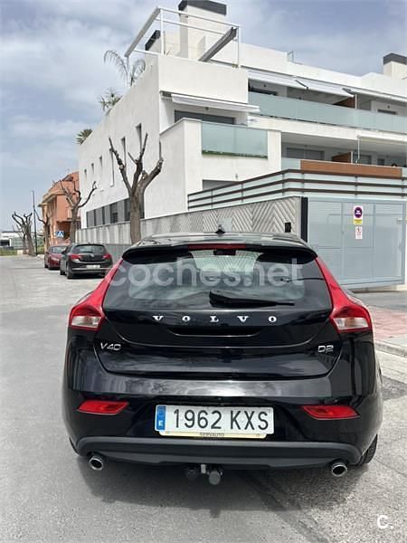 Usado Volvo V40 120 CV (88 kW) 2019 Negro Berlina