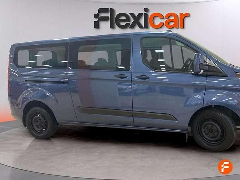 Usado Ford Tourneo Trend 136 CV (100 kW) 2023 Gris Monovolumen