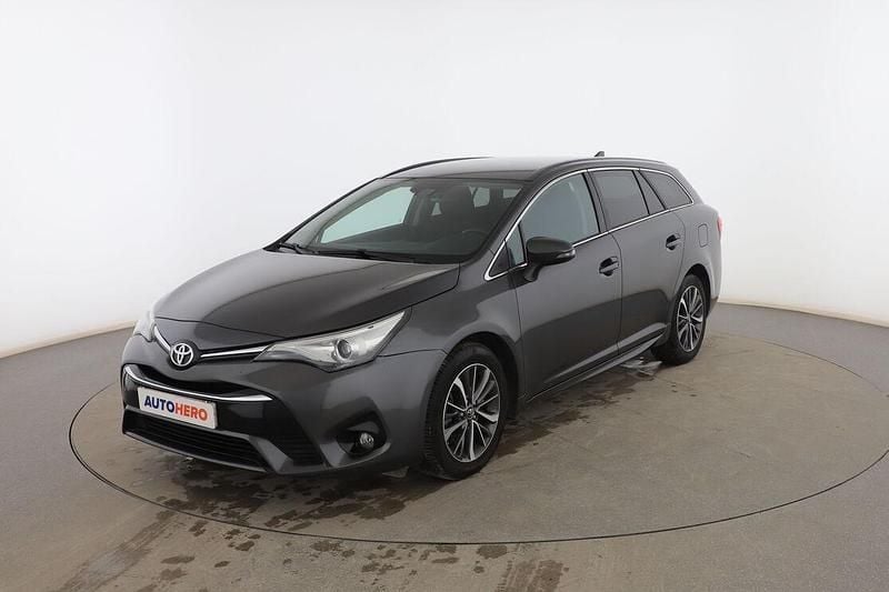 Usado Toyota Avensis Advance 143 CV (105 kW) 2016 Gris Familiar